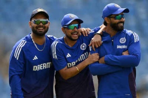 Gavaskar Calls for Kuldeep Yadav Inclusion in Second Test Amid Bumrah Fitness Concerns