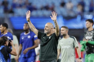 Lightning Delay Sparks Criticism: Chelsea Coach Maresca Questions US Hosting Club World Cup After Near 5-Hour Match