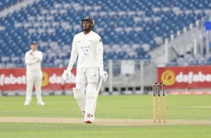 Jofra Archer's Second Test Appearance in Doubt After Missing Training Due to Family Emergency
Hoặc:
England's Jofra Archer Misses Training Session: Will He Play in the Second Test Against India?