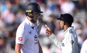 Former England Cricketers Advocate for Yellow and Red Cards in Test Cricket Following Gill Incident