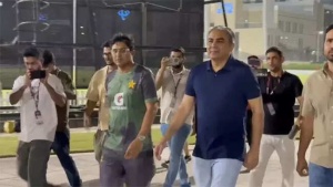 Pakistan Cricket Team's Media Avoidance Sparks Controversy Amid Asia Cup Struggles
Hoặc:
Pakistan's Media Strategy Under Fire: Avoiding Indian Press Amid Crushing Defeats