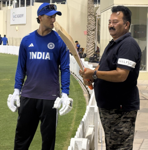 Shubman Gill touches feet? Ahead of India vs Pakistan, batter's gesture wins hearts