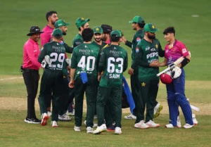 Former Umpire Clarifies Handshake Protocol in Cricket Amidst Asia Cup Controversy: Was it Mandatory?