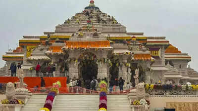 Live coverage of Ayodhya Ram Mandir Aarti begins.