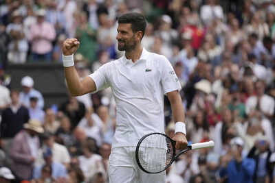 Djokovic celebrates his victory over de Minaur at Wimbledon 2025.