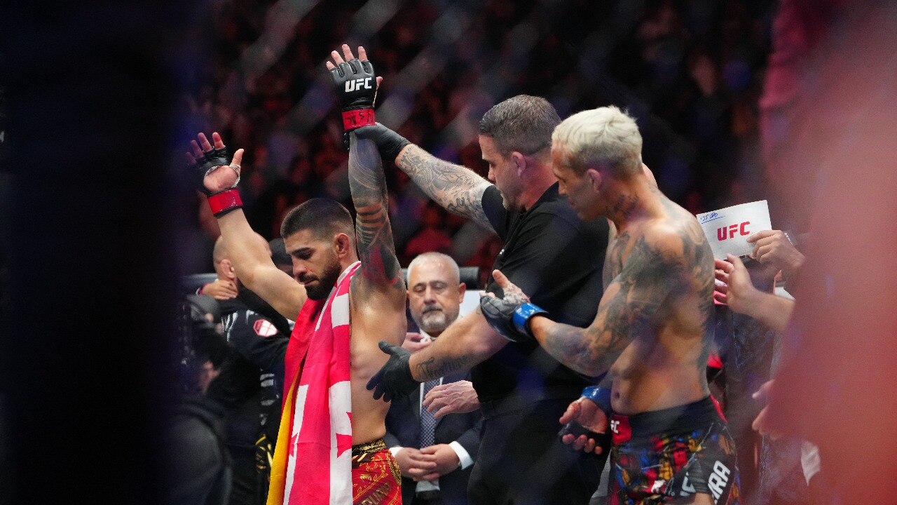 Ilia Topuria vs Charles Oliveira
